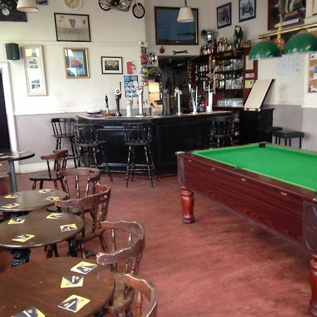 The West Of England Tavern Нюпорт Екстериор снимка